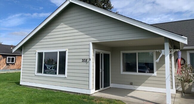 Building Photo - 210 Noble St