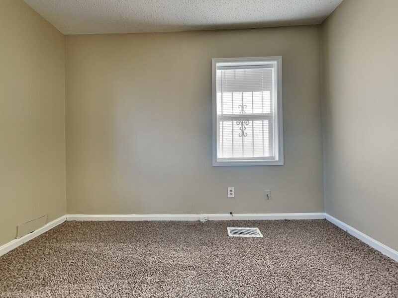 Building Photo - 481 Iota Ave S