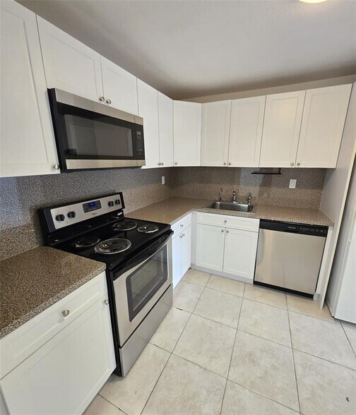 Primary Photo - 2771 Taft St