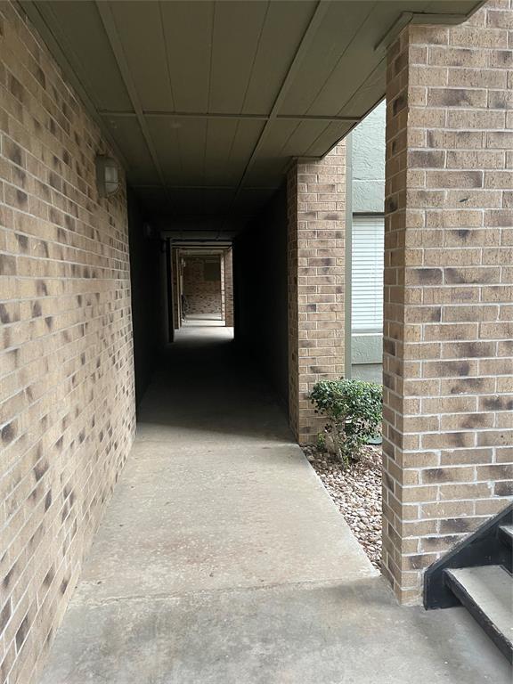 Building Photo - 8888 Tallwood Dr