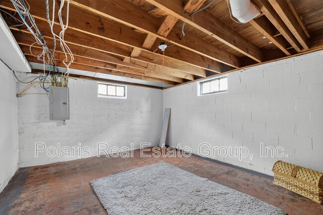 Building Photo - 5428 E 10th St