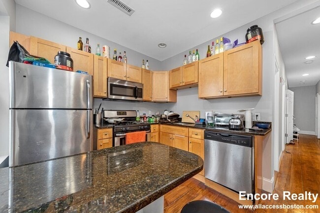 Building Photo - 16 Sewall St