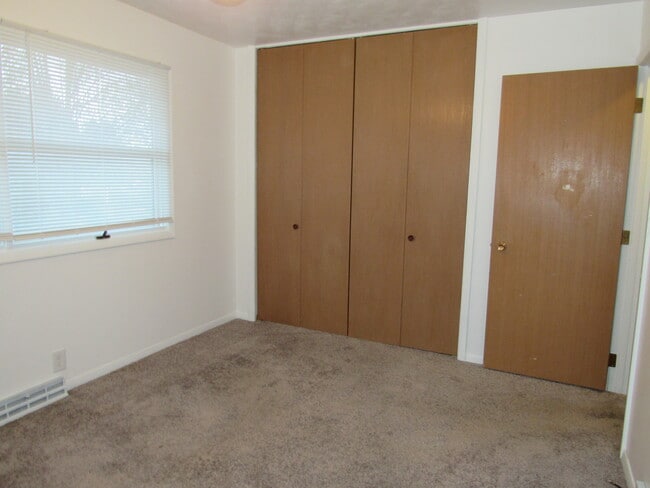 Building Photo - 345 8th St