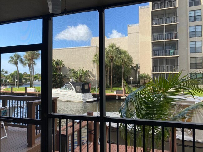 Building Photo - 15 Royal Palm Way