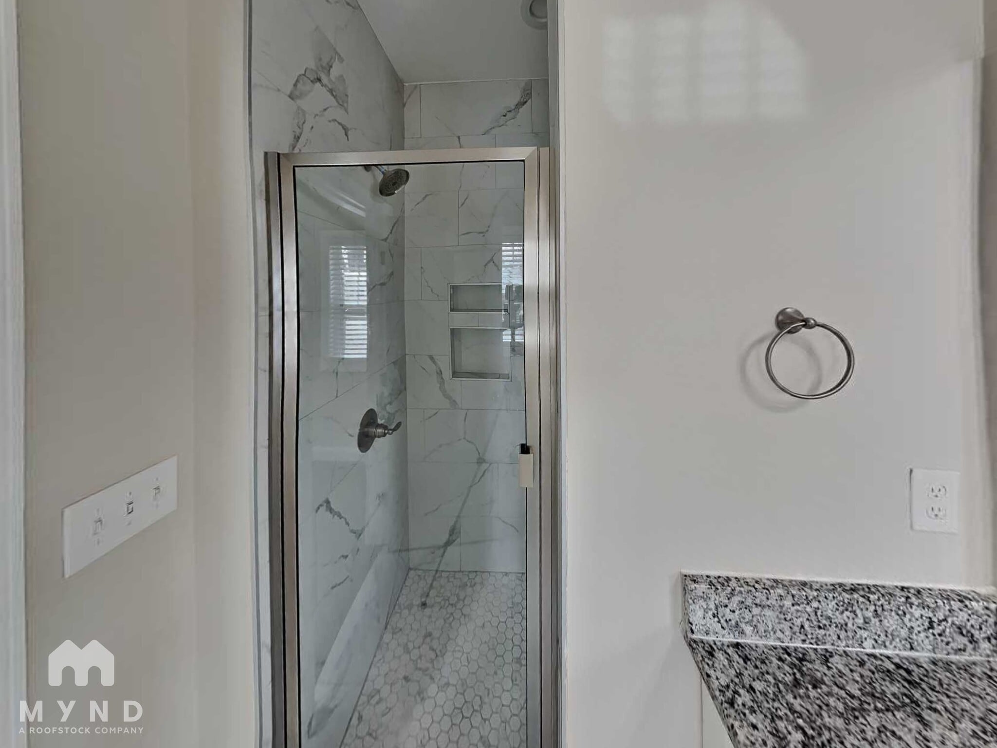 Building Photo - 2112 Middale St