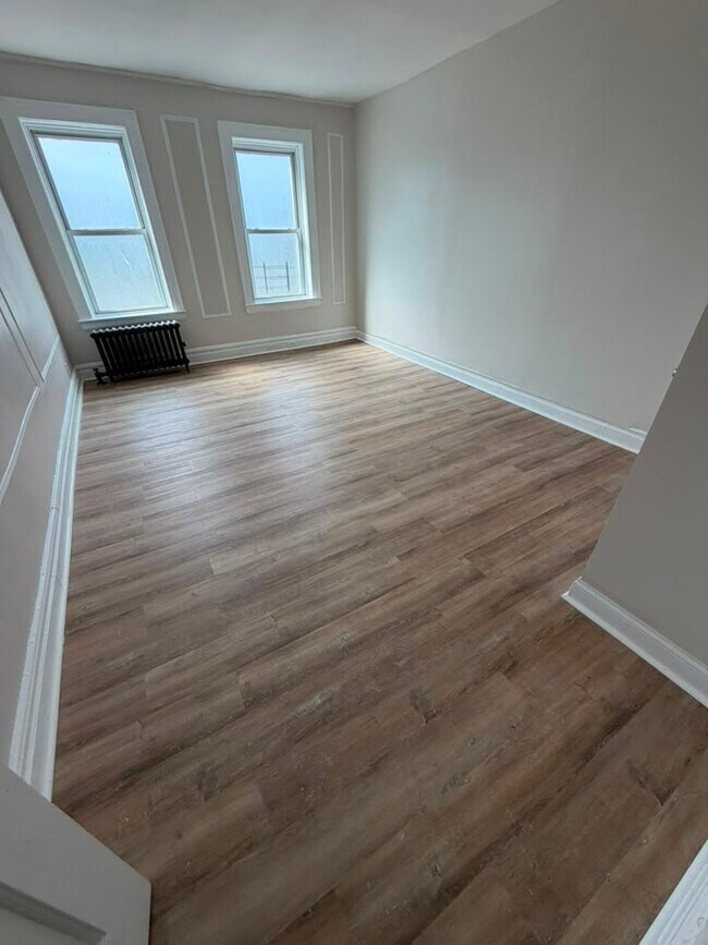 Building Photo - 75 75th