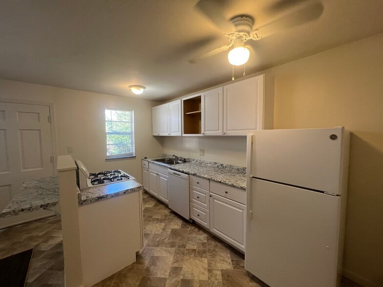 Primary Photo - Leesburg Apartments HydePark/Oakley