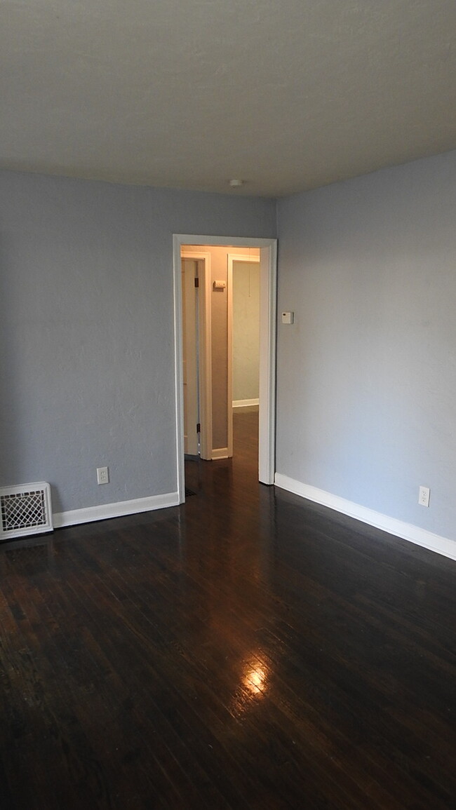 Building Photo - 3bedroom - 1 bath in Raytown