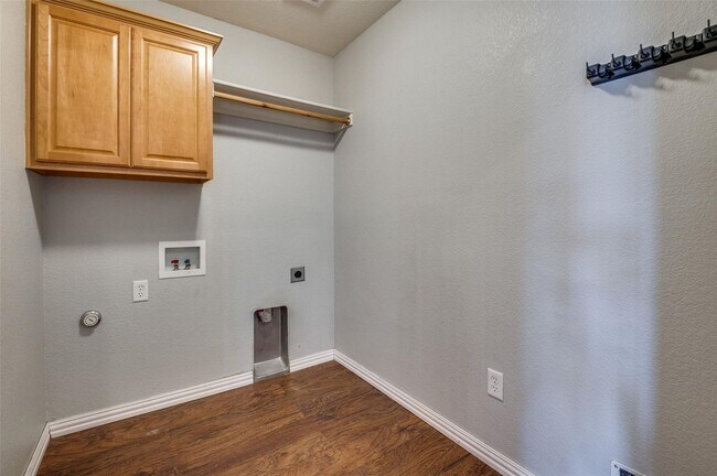 Building Photo - Amazing 3 Bed, 2 Bath Rental Available in ...
