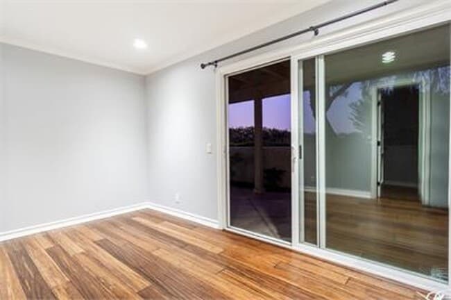 Building Photo - Large 5 bed Masterpiece Home with Back Bay...