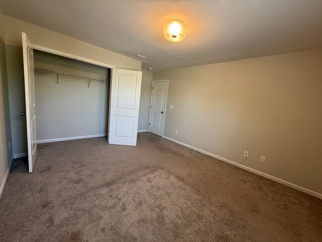 Building Photo - Updated 3 Bedroom Townhome with Harrisburg Schools
