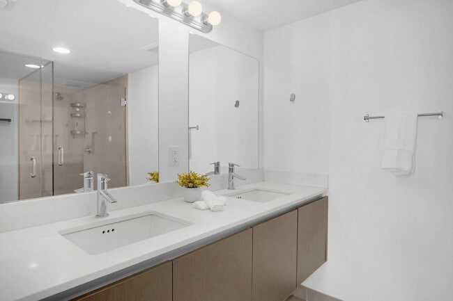 Building Photo - 6620 Indian Creek Dr