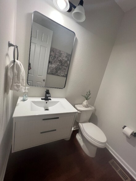 Building Photo - 651 Tiger Lily Way