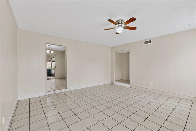 Building Photo - 703 E Shady Grove Rd