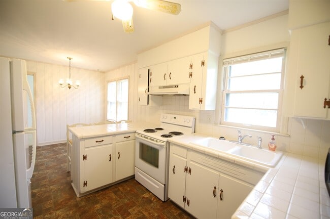 Building Photo - 121 Alton Dr