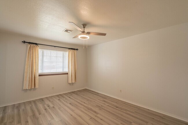 Building Photo - Bright and clean 3 bedroom home!