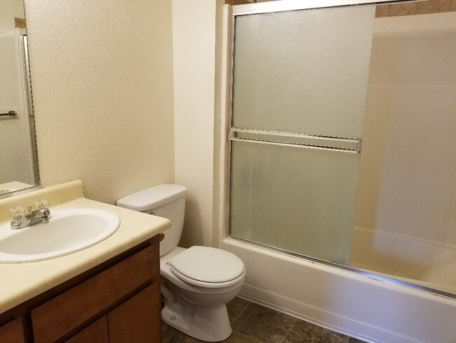 Building Photo - 1685 Cloverlawn Dr