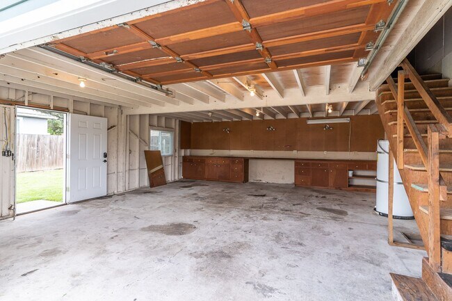 Building Photo - 230 15th Ave SE