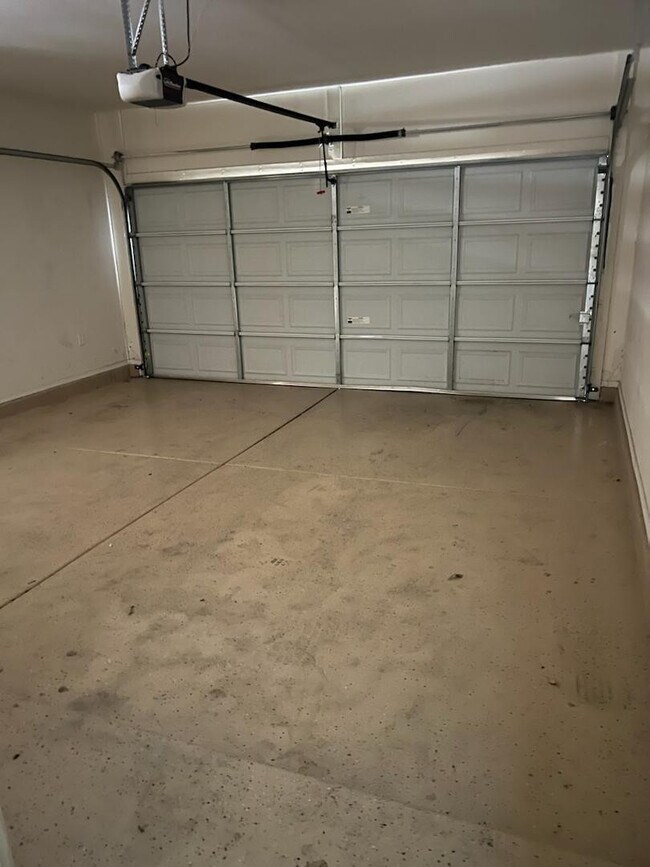 Building Photo - 10335 W Robin Ln