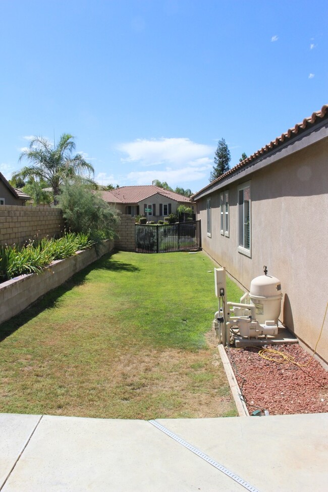 Building Photo - 14910 Via Messina Dr