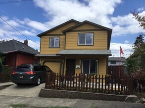 Building Photo - MODERN CONVENIANCES