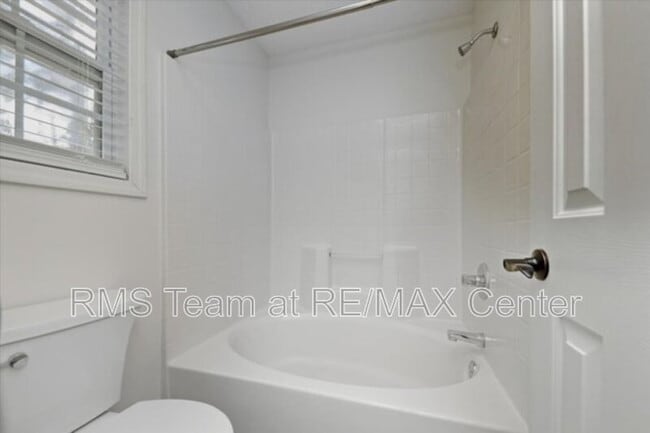 Building Photo - 2515 Lakeview Trail