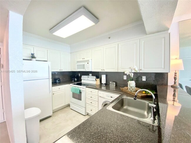 Building Photo - 2501 S Ocean Dr