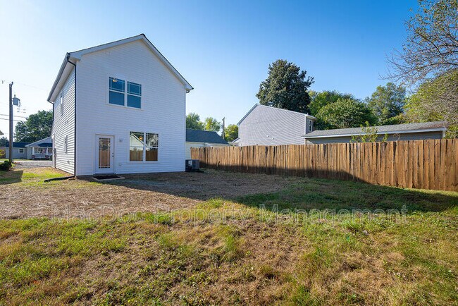 Building Photo - 214 Mansfield St