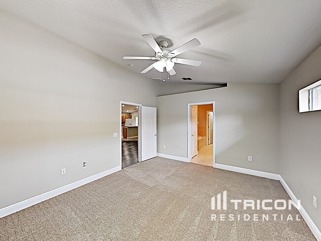 Building Photo - 401 Lisa Ann Ct