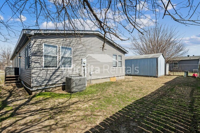 Building Photo - 3315 W Fernwood St