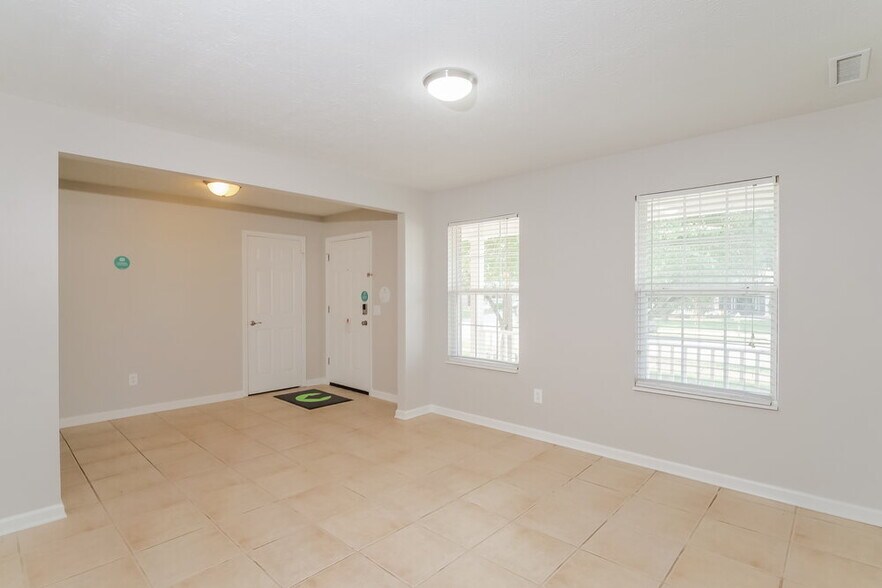 Building Photo - 10812 Middlebrook Ln