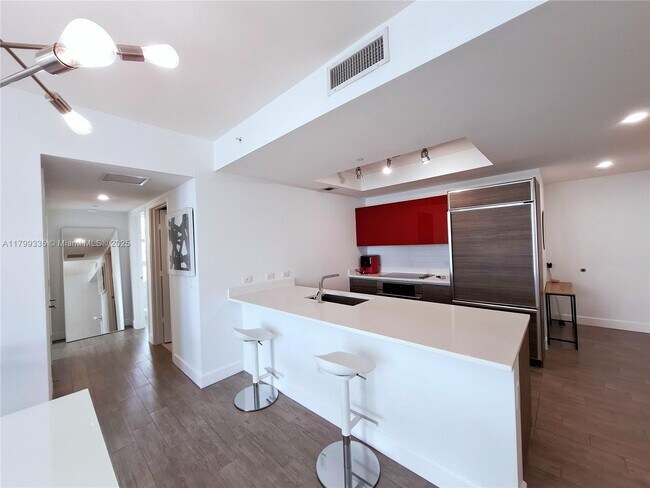 Building Photo - 1100S S Miami Ave