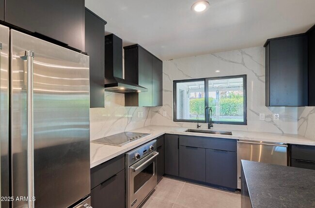 Building Photo - 5324 E Hillery Dr
