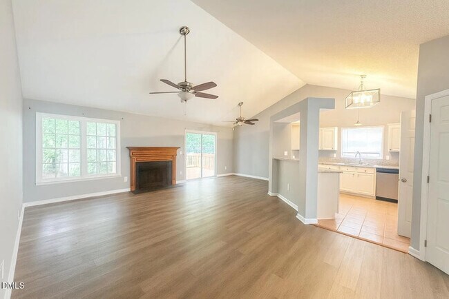 Building Photo - Ranch w/ 1 Car Garage