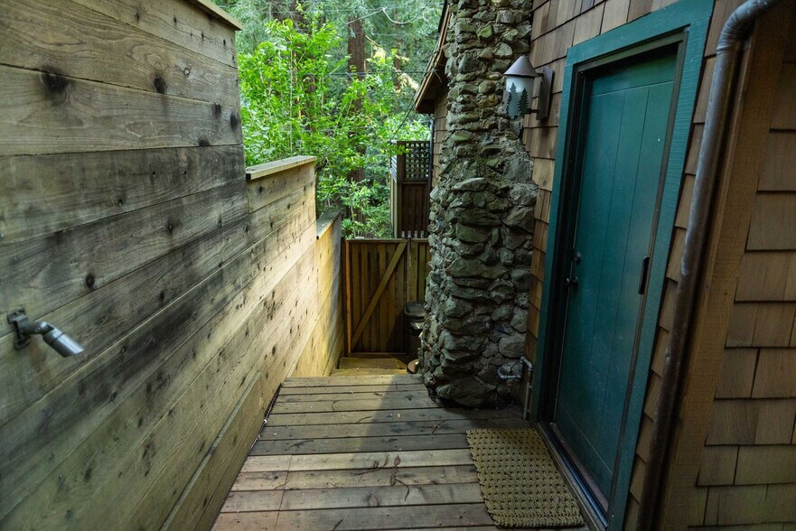 Building Photo - 522 Cascade Dr