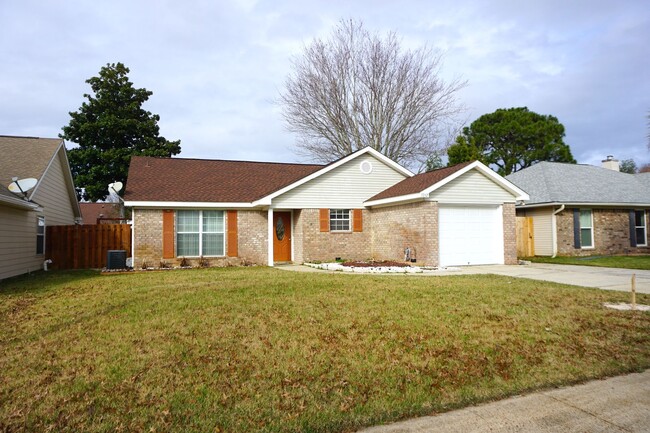 Building Photo - 3/2 with a Sunroom in Gulf Breeze, FL!!