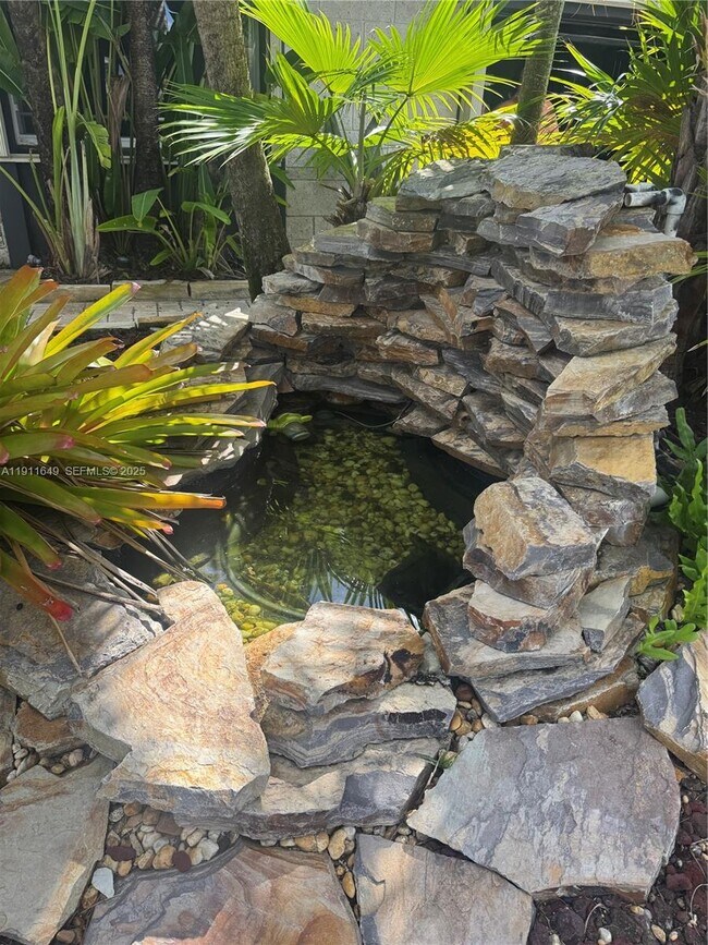 Building Photo - 6905 SW 148th Ct