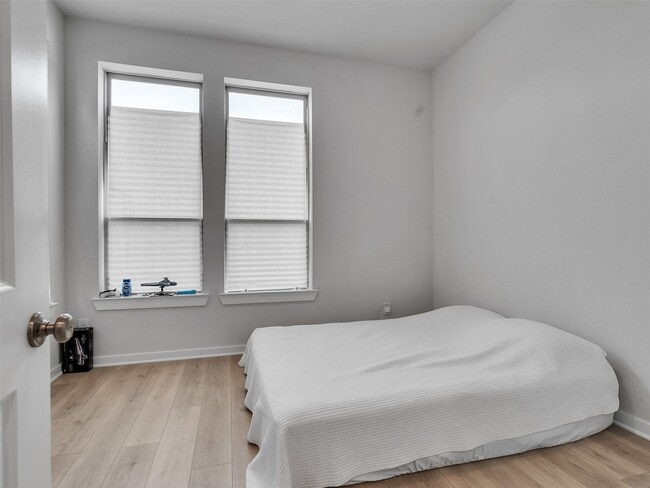 Building Photo - 19707 Curved Steel Dr