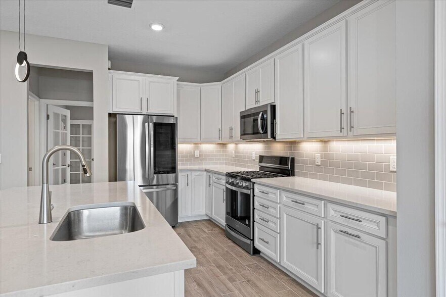 Building Photo - 10437 SW Captiva Dr