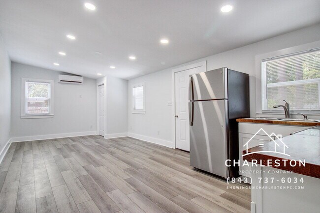 Building Photo - 816 E Estates Blvd