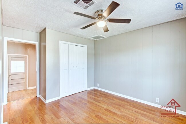 Building Photo - 4225 SE Elmhurst Ln