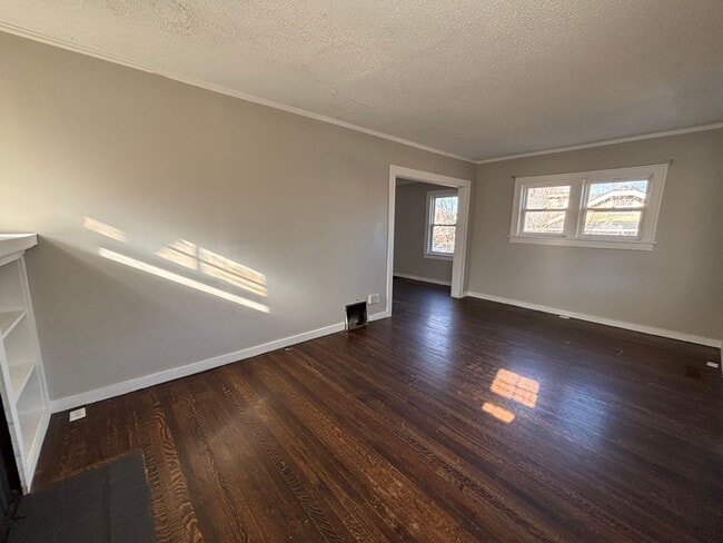 Building Photo - Spacious 2BR + Den with Huge Deck & Hardwood Floors