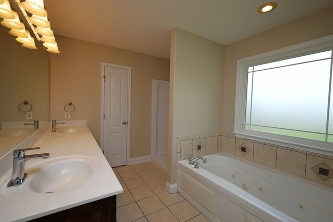 Building Photo - 3819 Chris Cir