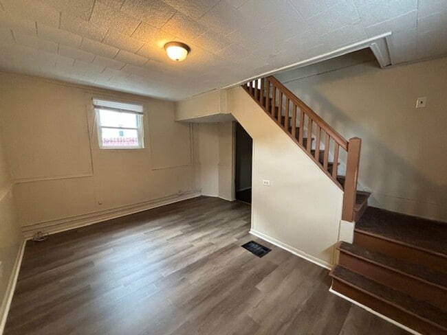 Building Photo - Single Family