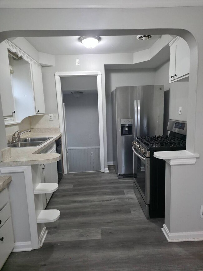 Building Photo - Newly Renovated Show Road Single Family