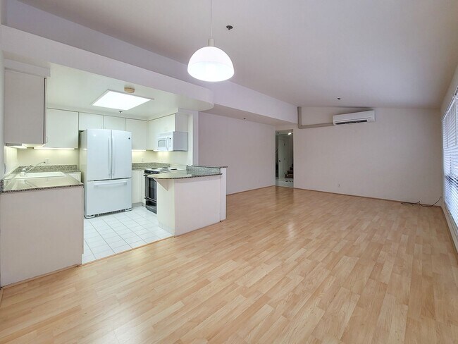Building Photo - Rarely Available 2BR / 2.5Bath / 2 Parking Carport with 2 Storage Lockers at Nuuanu Streamside!