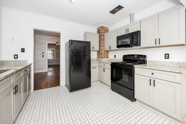 Building Photo - Cute 2 Bed 1 Bath in Pascagoula