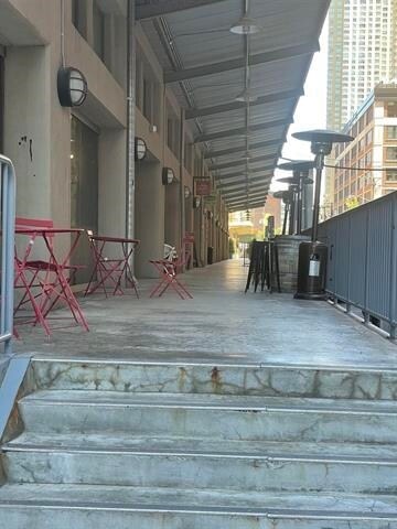 Building Photo - 150 Bay St