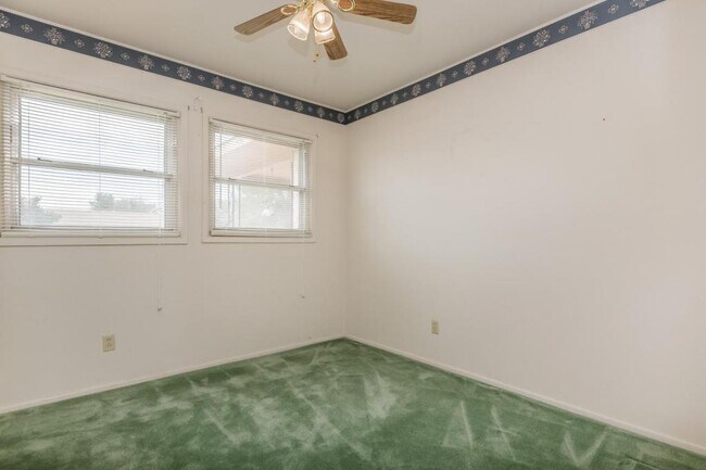 Building Photo - 1128 Sierra Dr