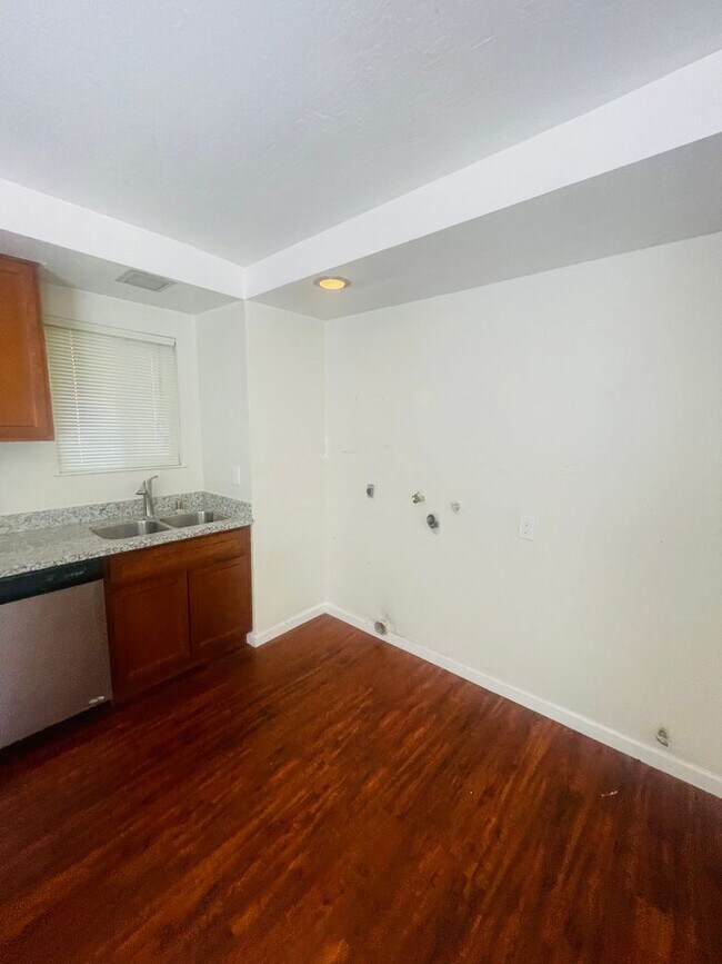 Building Photo - 9316001/51^^